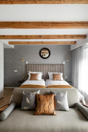 Suite with private bathroom at three bedroom interwar Villa Grabyte with daily spaces to share by pine forest on the bank of the river- programme European Capital of Culture 2022